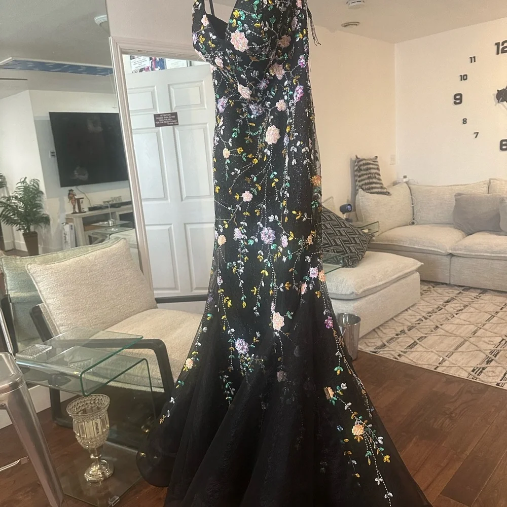 Beautiful, prom,wedding, or Prom dress. - Picture 10 of 14